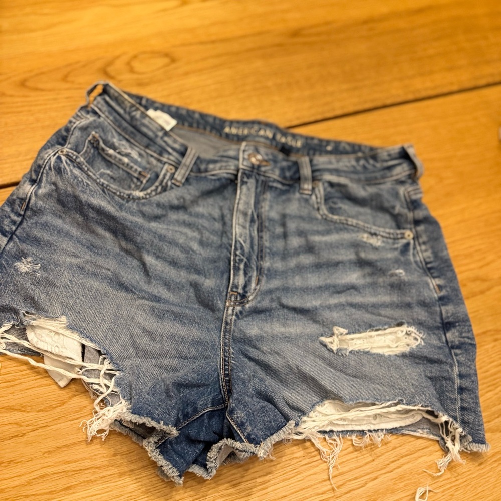 American Eagle Strigid Mom shorts